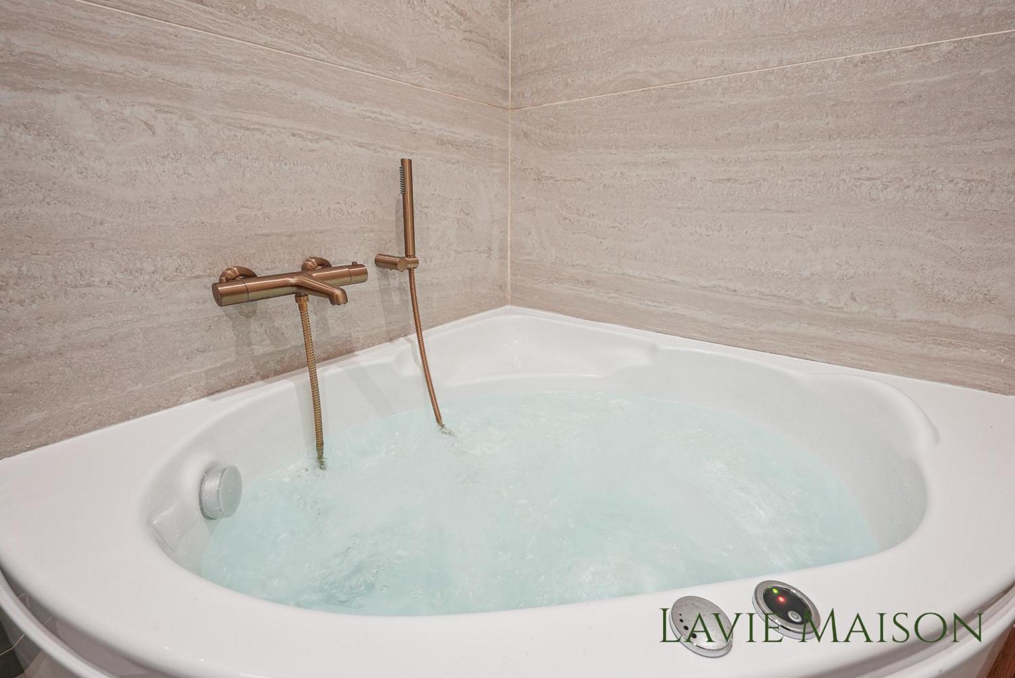 Lavie Maison Central & Hot Tub بوردو المظهر الخارجي الصورة