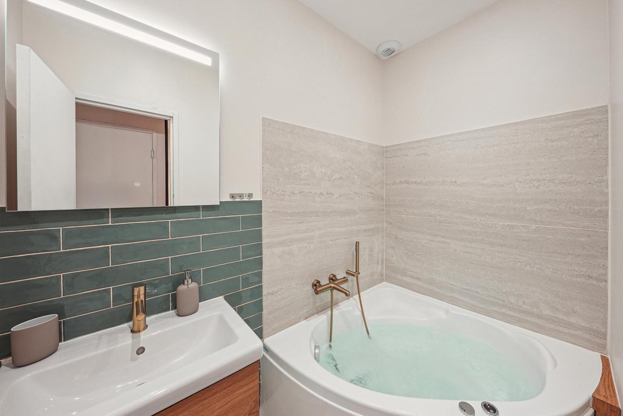 Lavie Maison Central & Hot Tub بوردو المظهر الخارجي الصورة